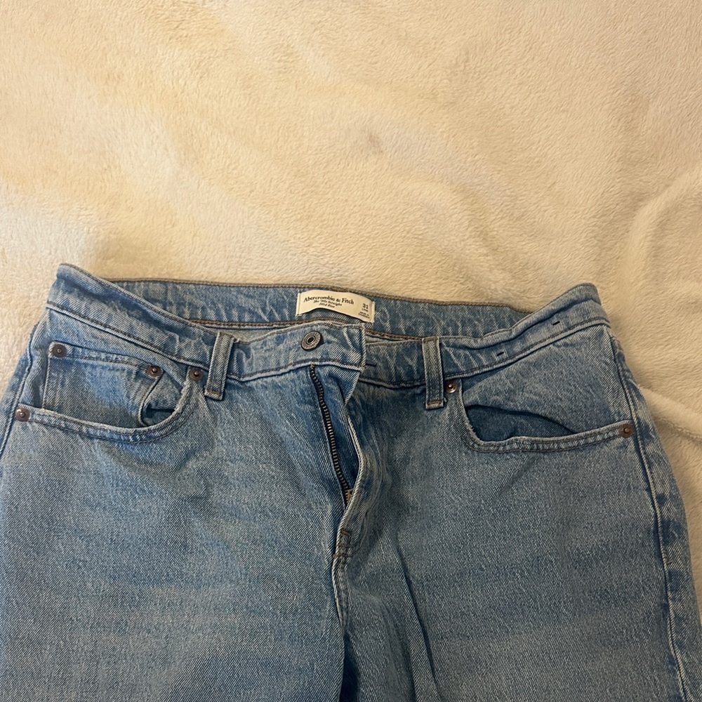 Abercrombie & Fitch Women’s Light Blue mid-Rise Denim Jeans